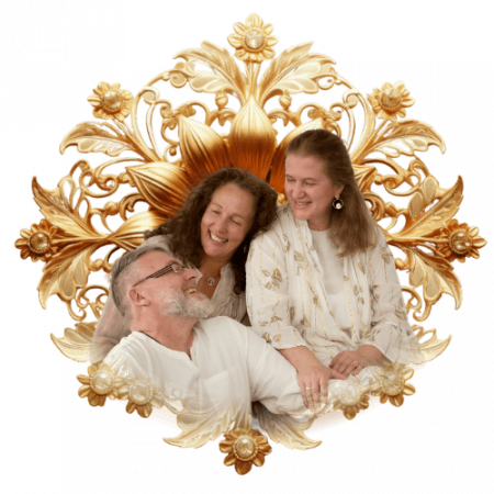 Symbol vom Roten Zelt. Christian, Ulrike und Alexandra, deine Begleiter*innen